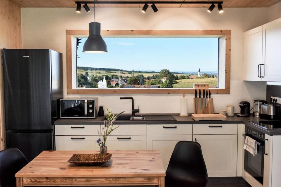 Natural landscape, Coffee/tea facilities, Kitchen or kitchenette, Dining area, dishwasher, oven, stove, toaster