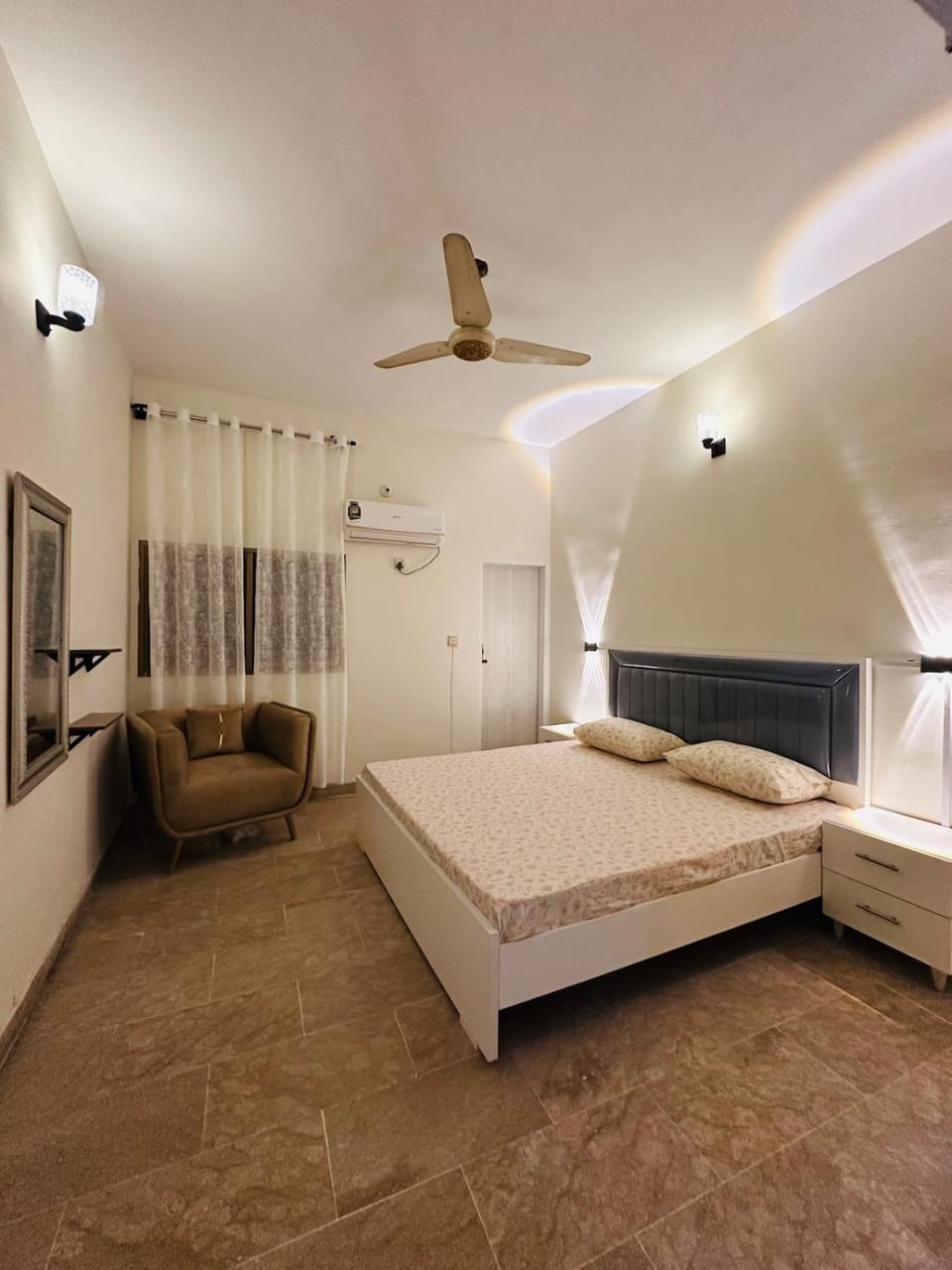 Bed, Photo of the whole room, Bedroom