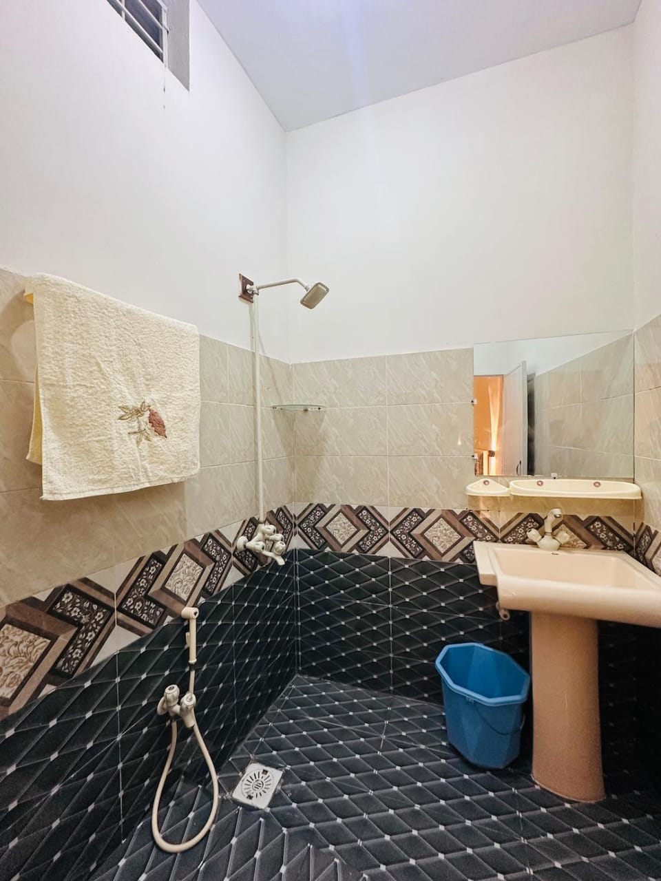 Bathroom, towels
