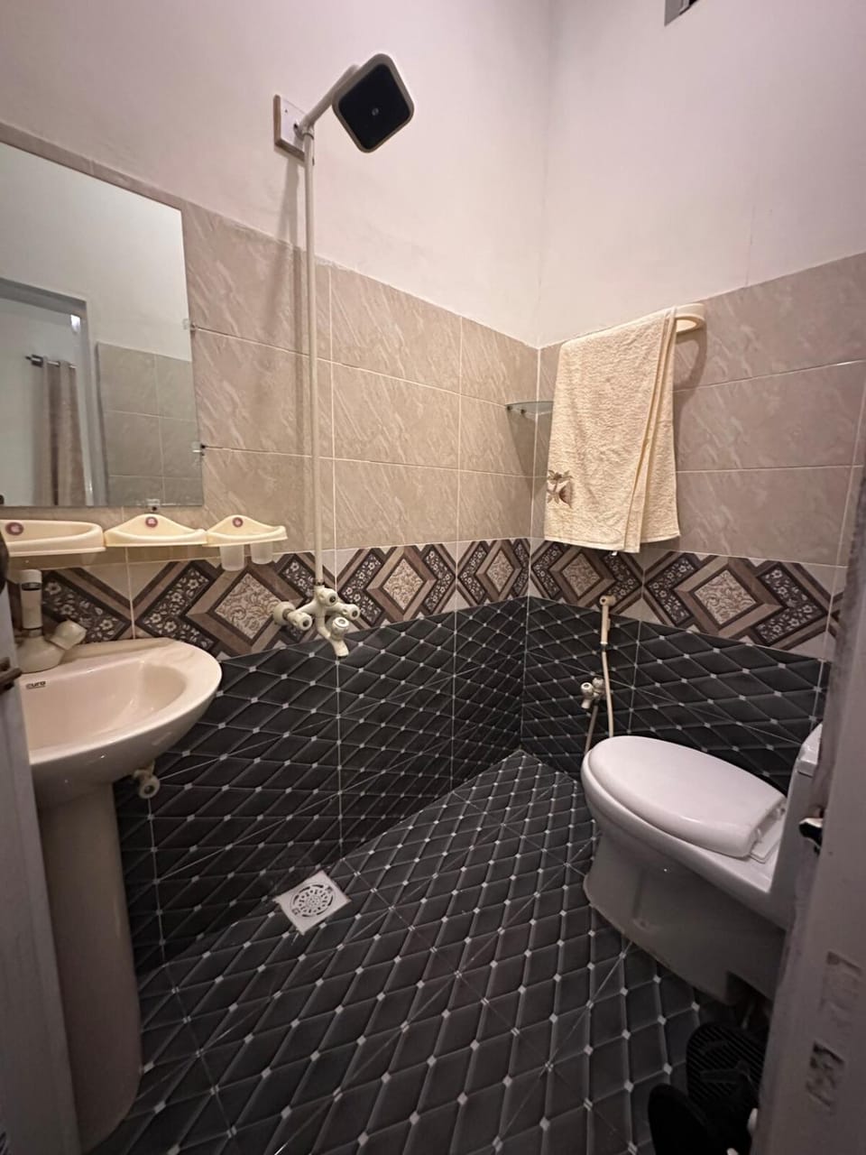 Shower, Toilet, Bathroom, towels