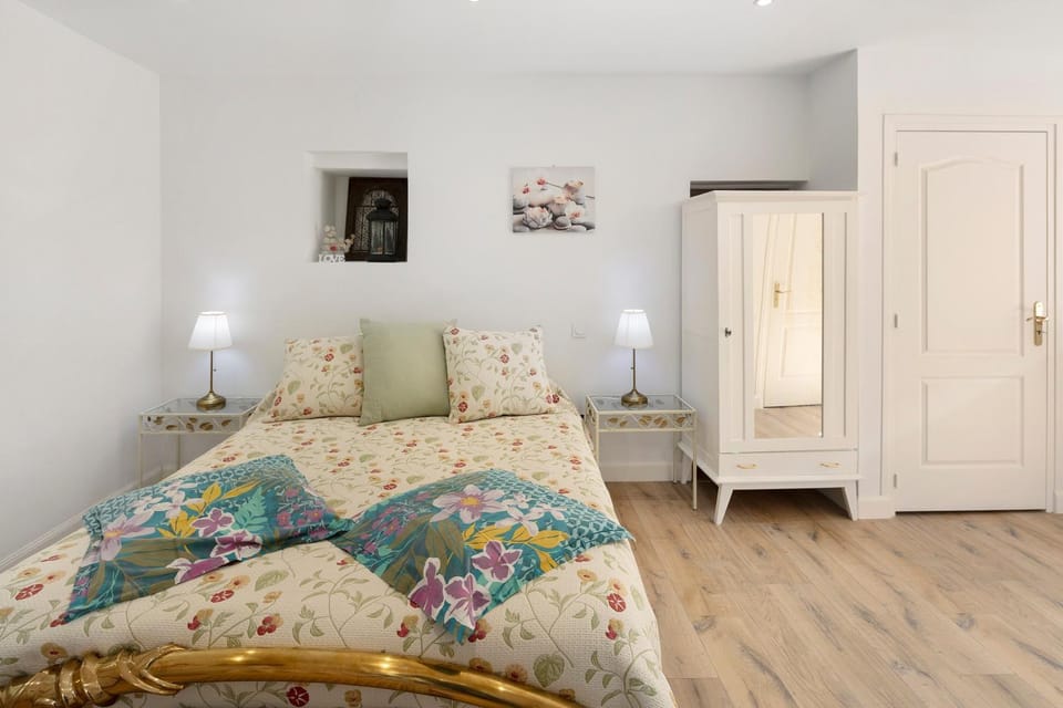 Living room, Bedroom
