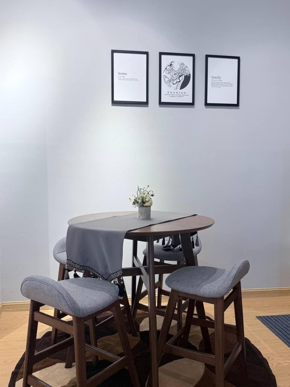 Seating area, Dining area