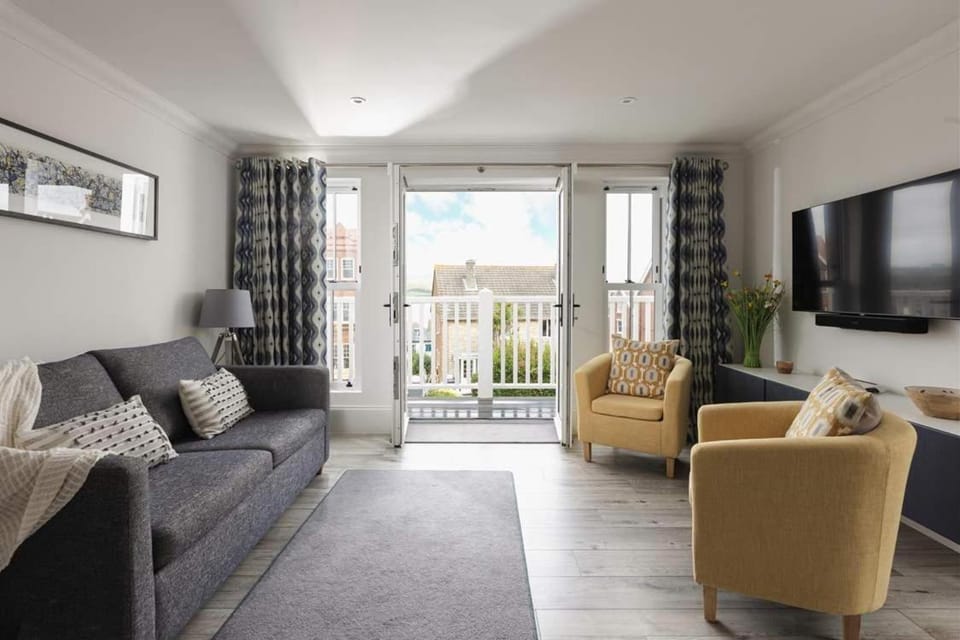 TV and multimedia, View (from property/room), Balcony/Terrace, Balcony/Terrace, Living room, Seating area, Evening entertainment