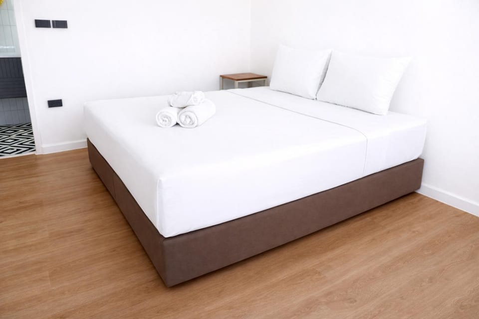 Bed, Photo of the whole room, Bedroom, towels