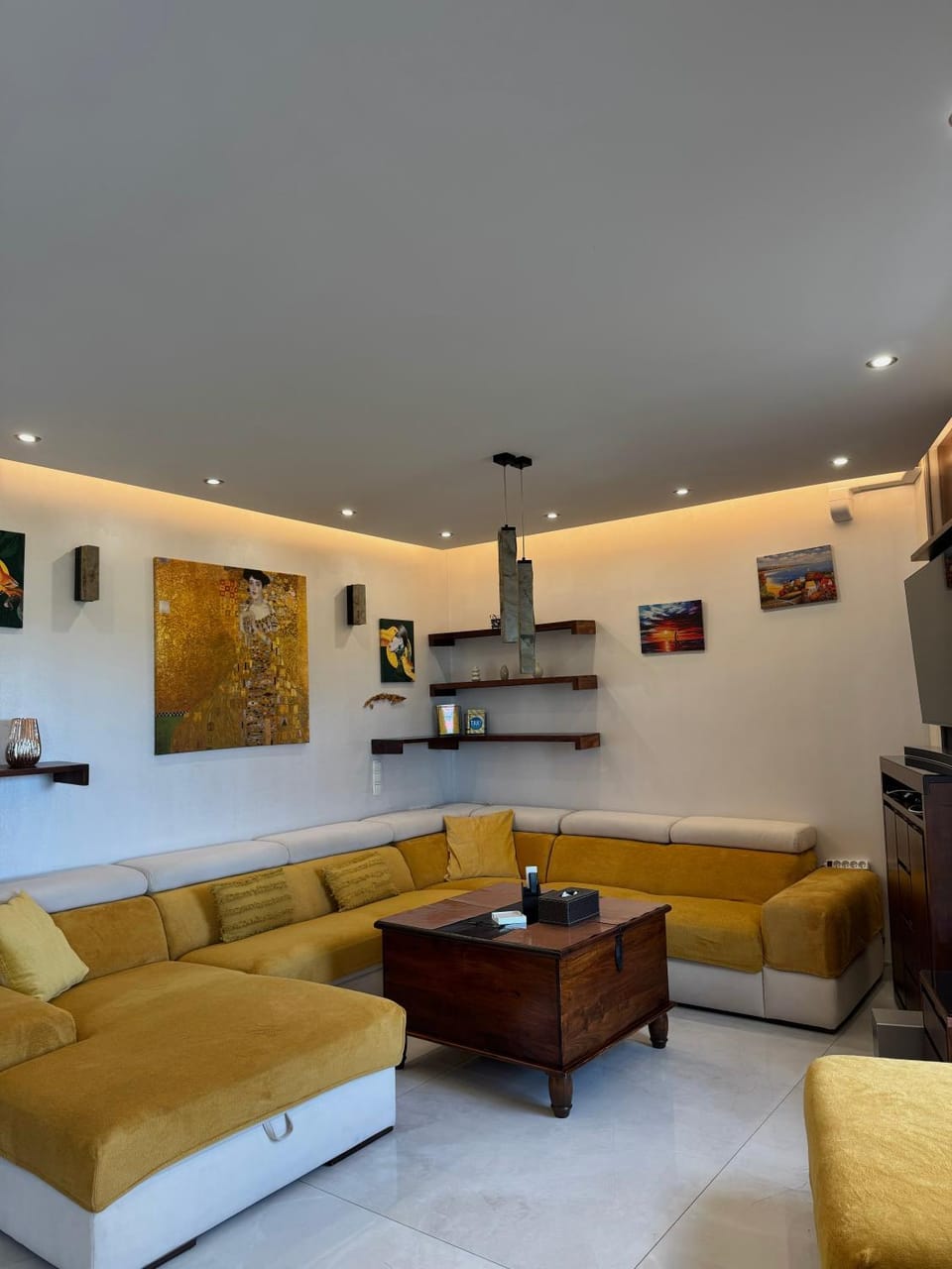 TV and multimedia, Living room, Seating area