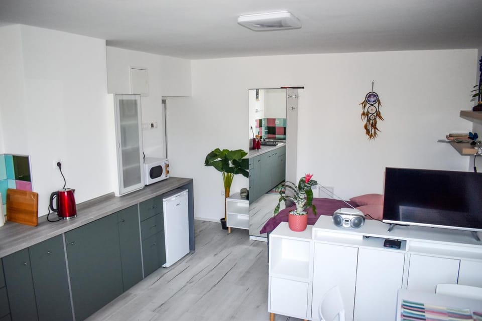 TV and multimedia, Kitchen or kitchenette
