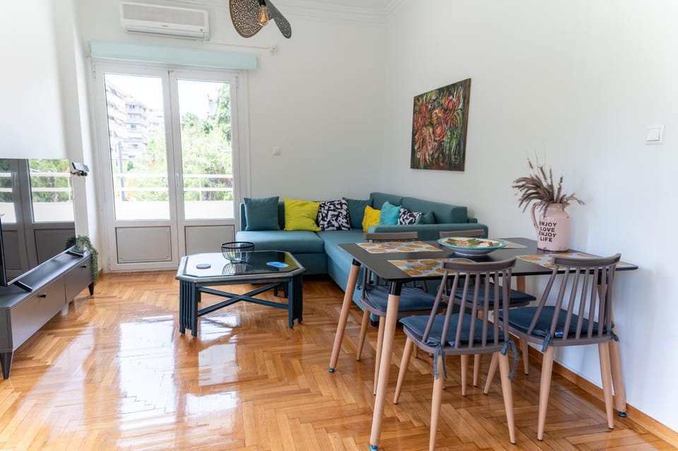 Living room, Seating area, Dining area, air conditioner