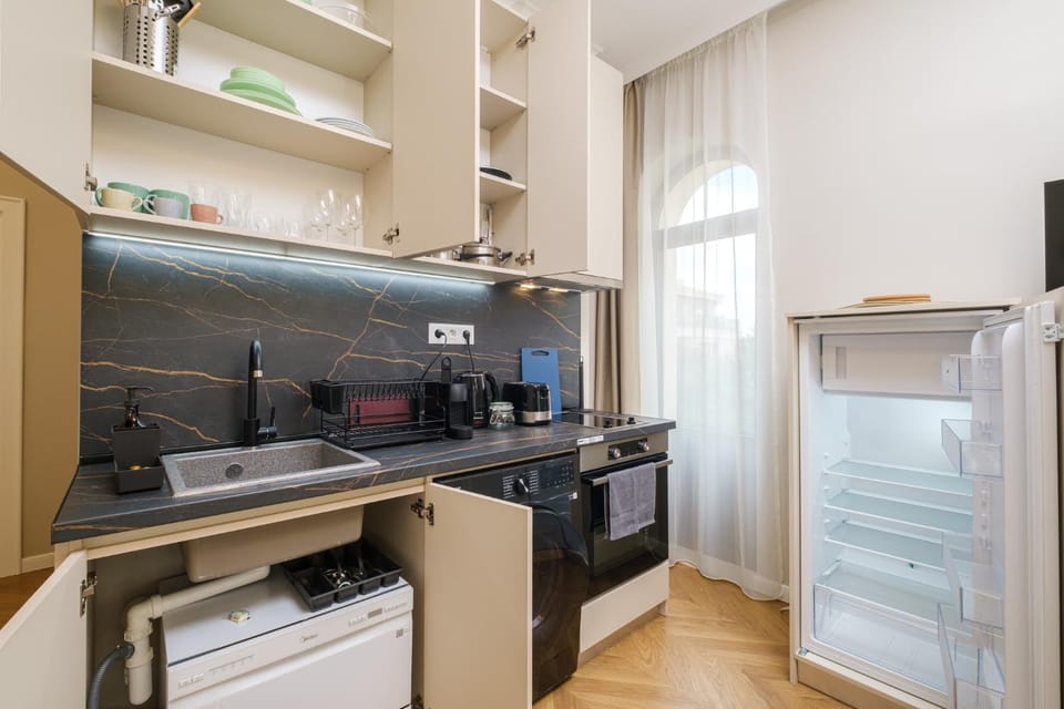 Kitchen or kitchenette, oven, stove, washing machine