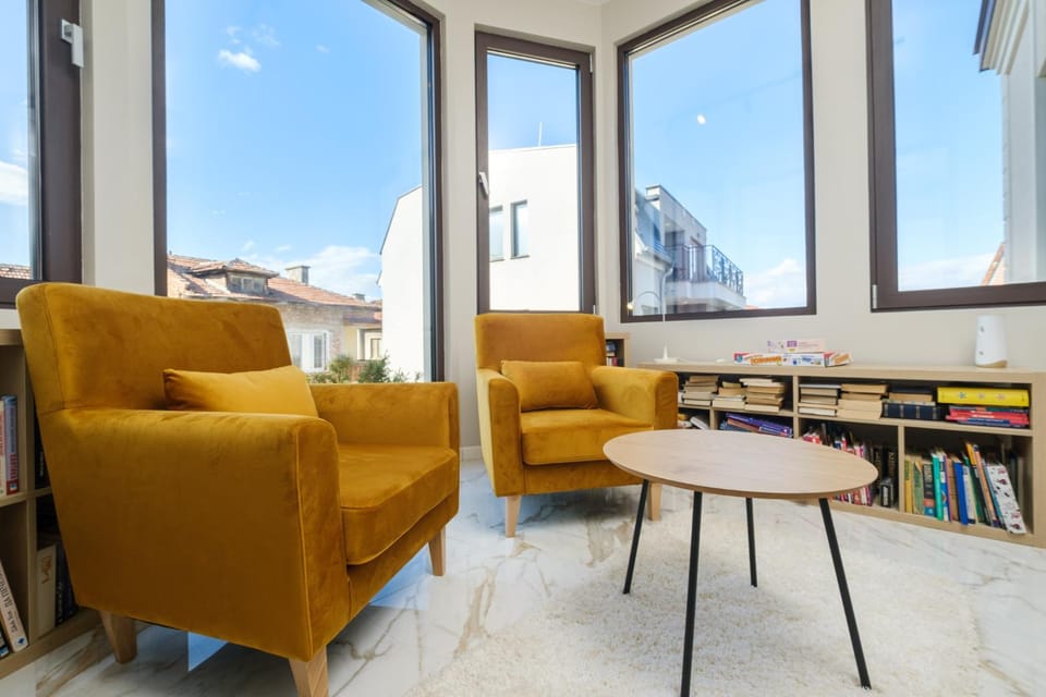 Communal lounge/ TV room, Library, TV and multimedia, Evening entertainment