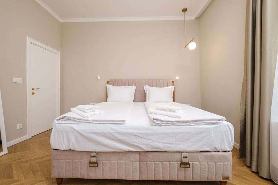 Bed, Photo of the whole room, Bedroom, towels