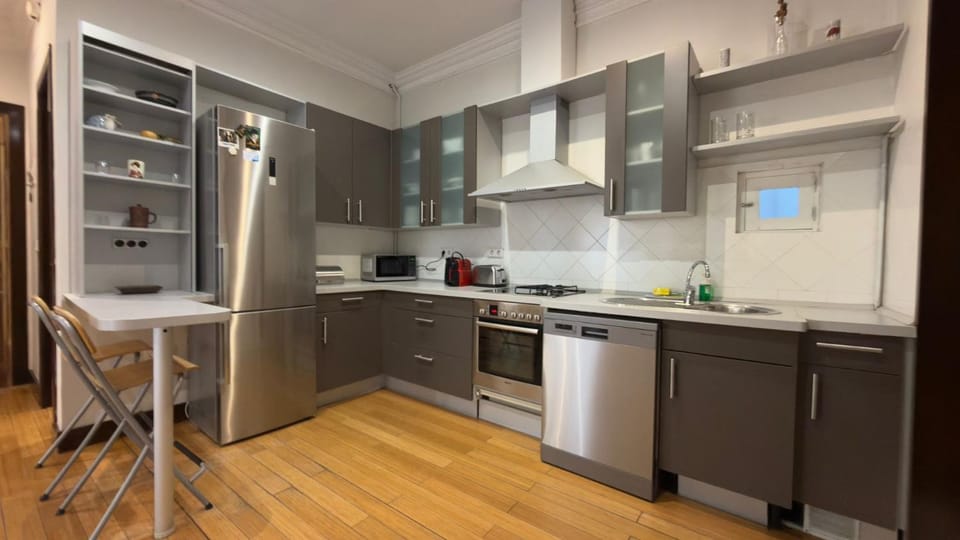 Centrally located flat in Madrid for 6 people - Ciudad Rodrigo Apartment in Centro