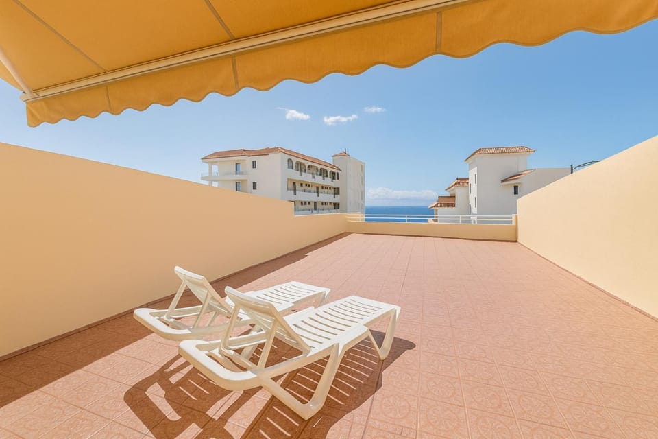 Balcony/Terrace, sunbed