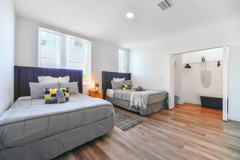Bed, Bedroom, towels, wardrobe