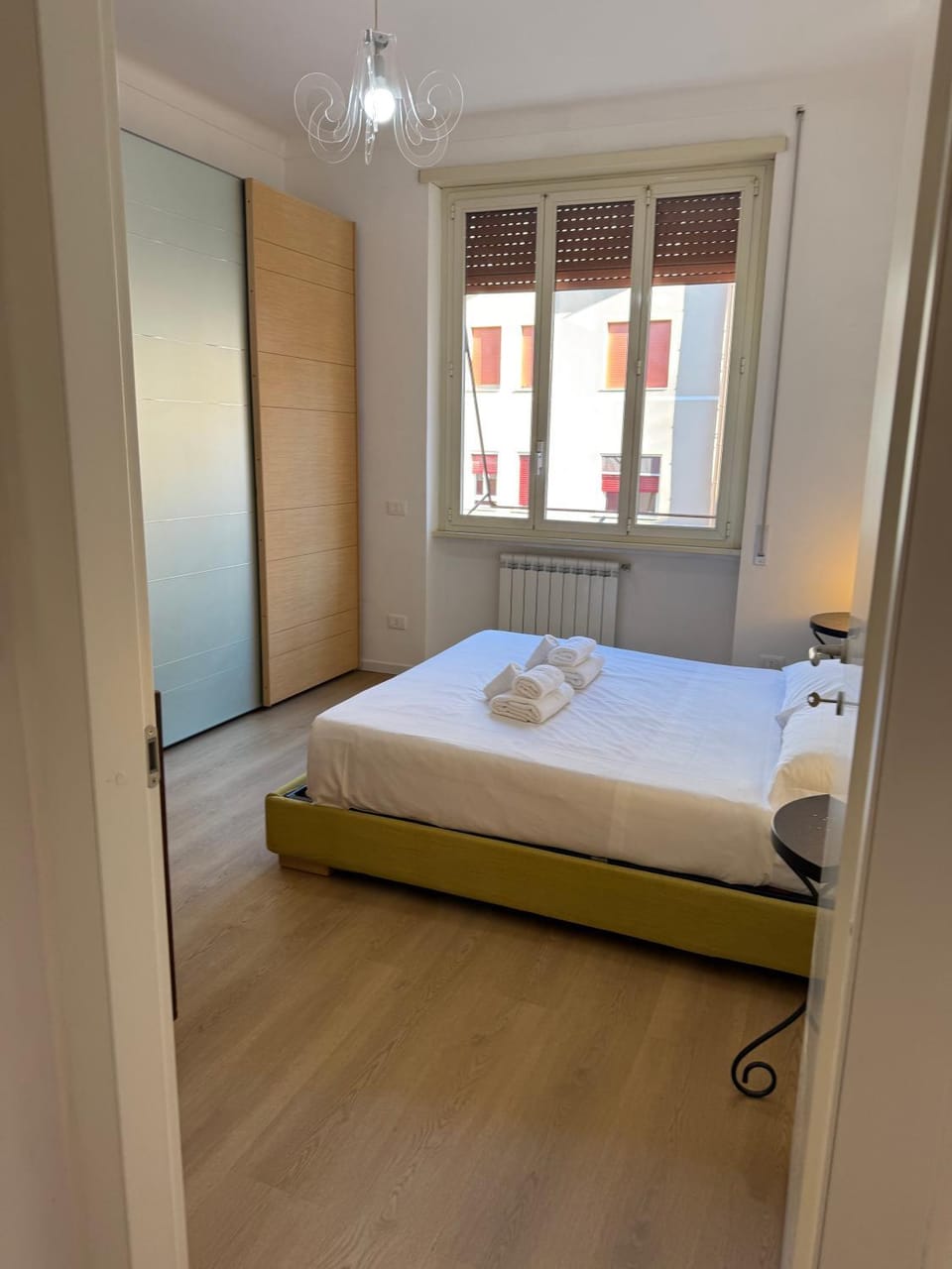 Bed, Photo of the whole room, Bedroom, heating, towels, wardrobe