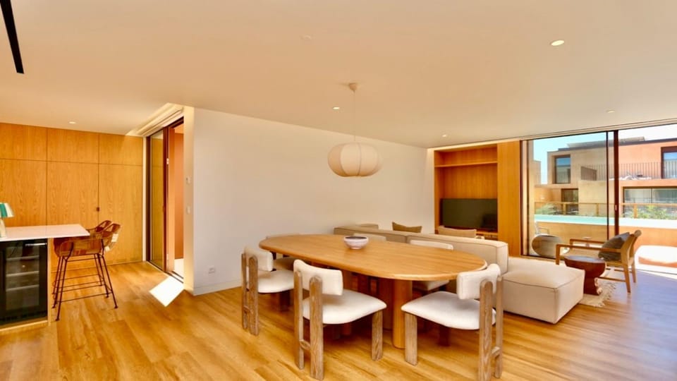 Seating area, Dining area
