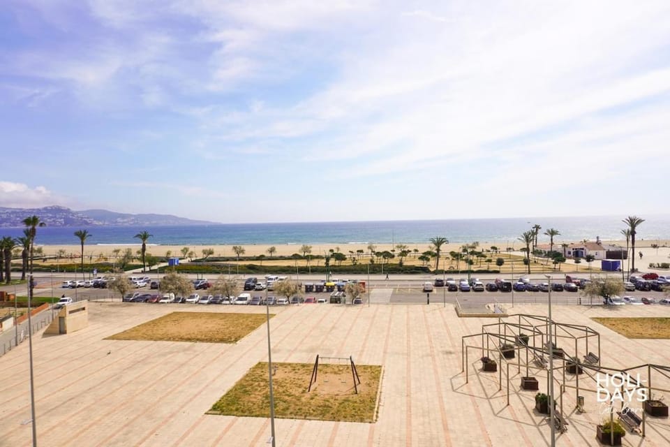 Neighbourhood, Natural landscape, Beach, Sea view, Location, Parking