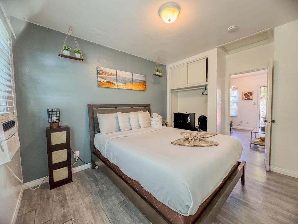 Amazing Cottage - near Little Italy Gaslamp House in San Diego