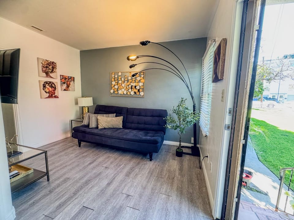 Amazing Cottage - near Little Italy Gaslamp House in San Diego