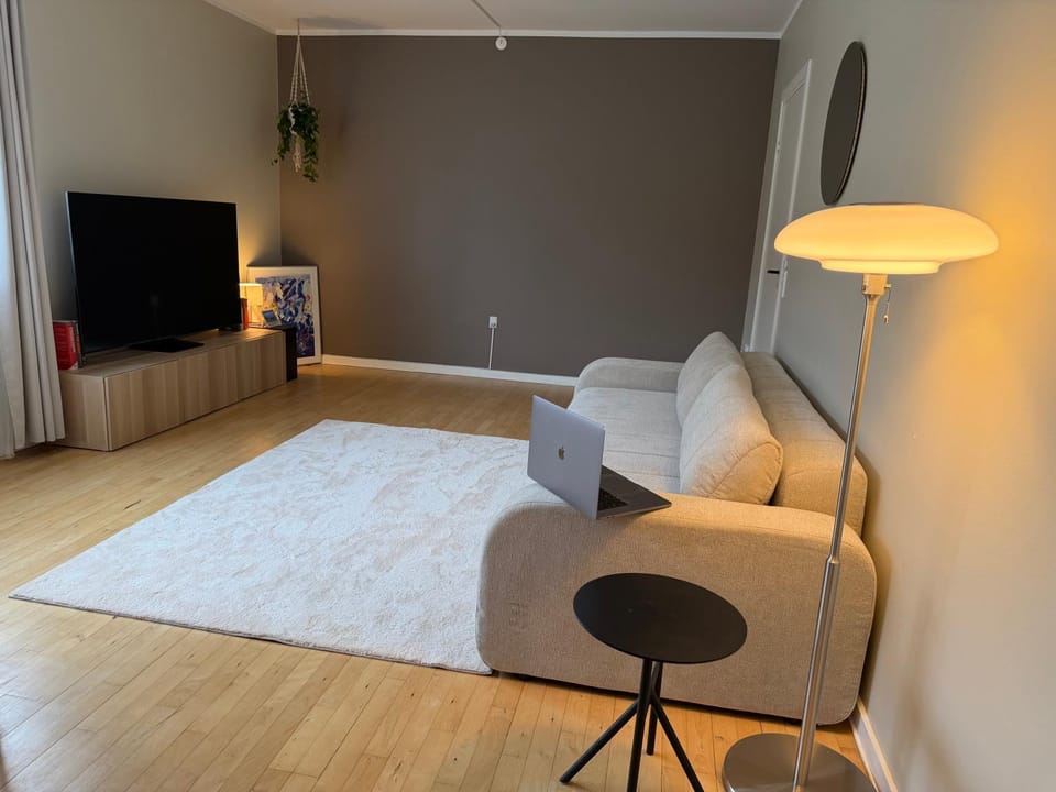 Communal lounge/ TV room, TV and multimedia, Living room, Seating area, Evening entertainment