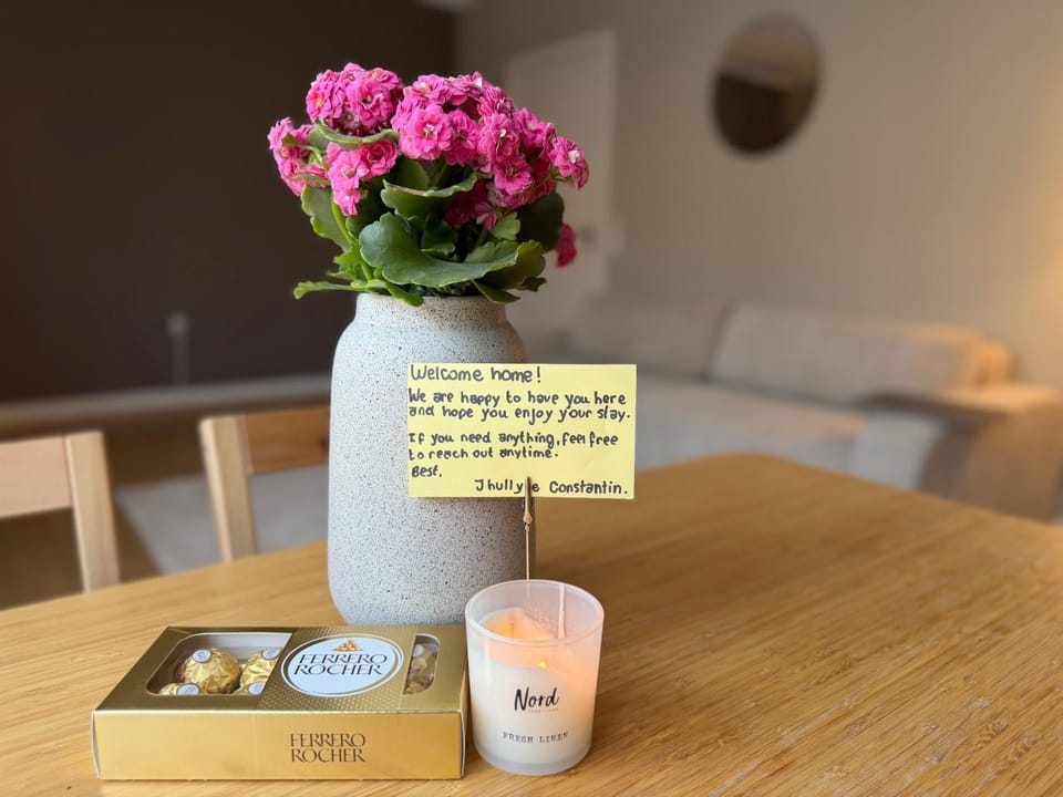 Dining area, Text overlay