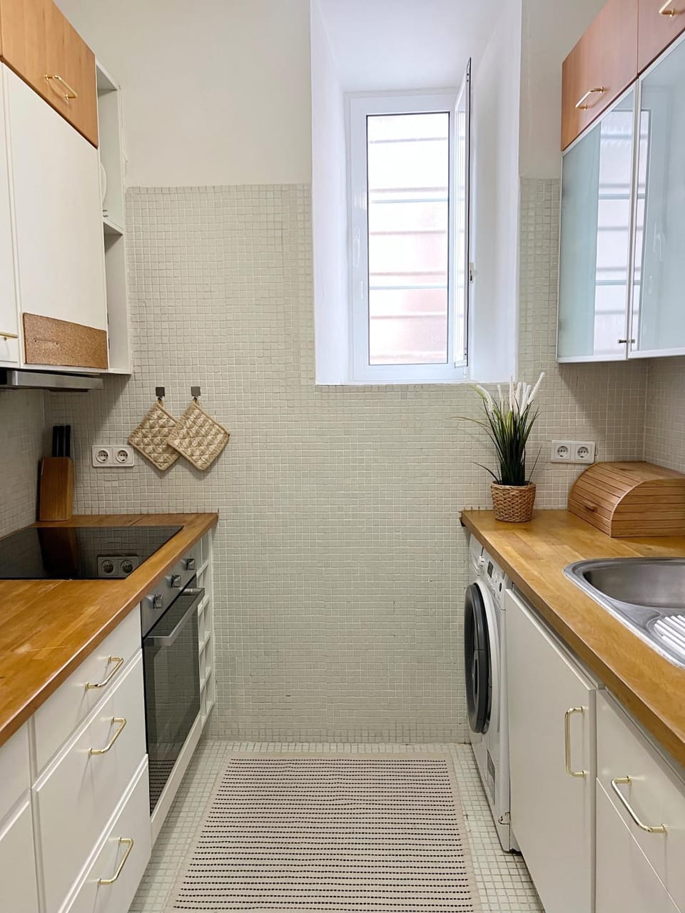 Kitchen or kitchenette, oven, stove