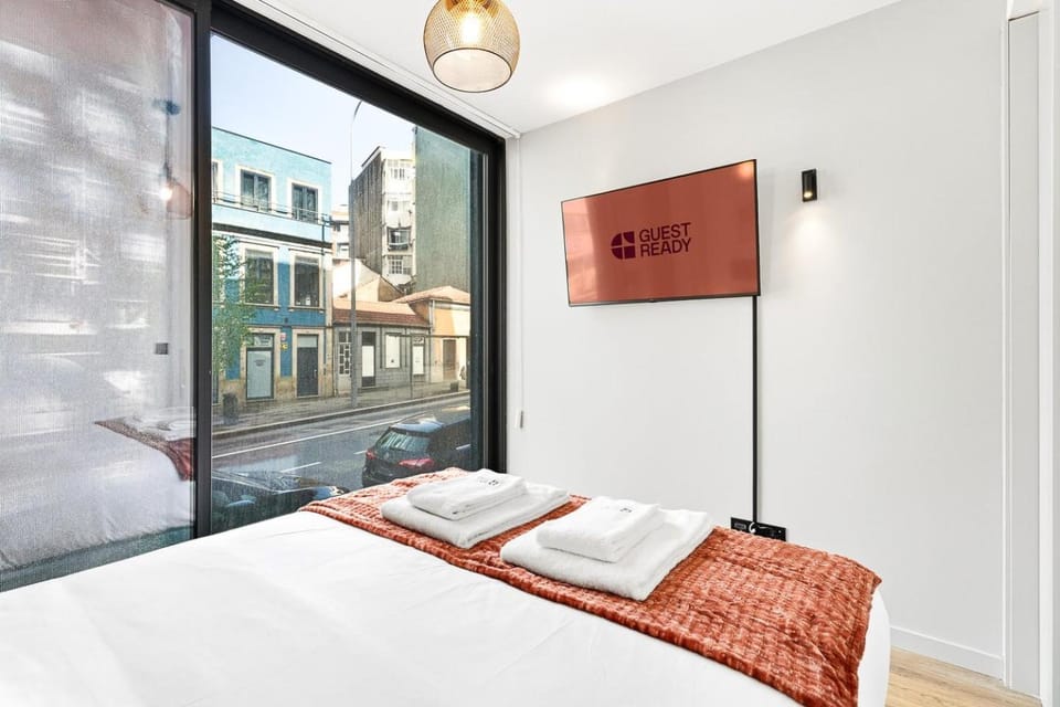 Bedroom, towels