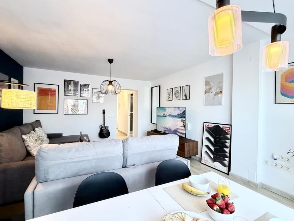 TV and multimedia, Living room, Photo of the whole room, Dining area
