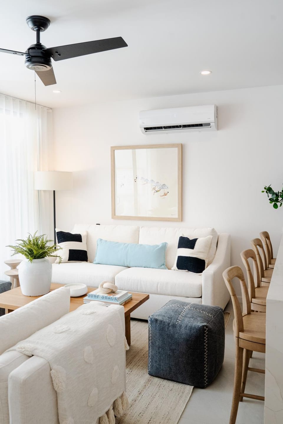 Living room, Seating area, air conditioner