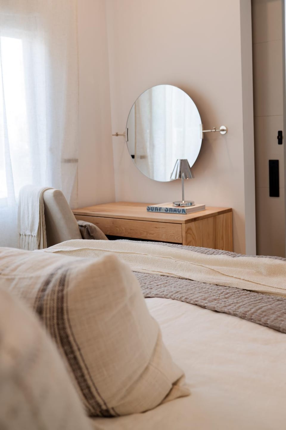 Bed, Seating area, Bedroom