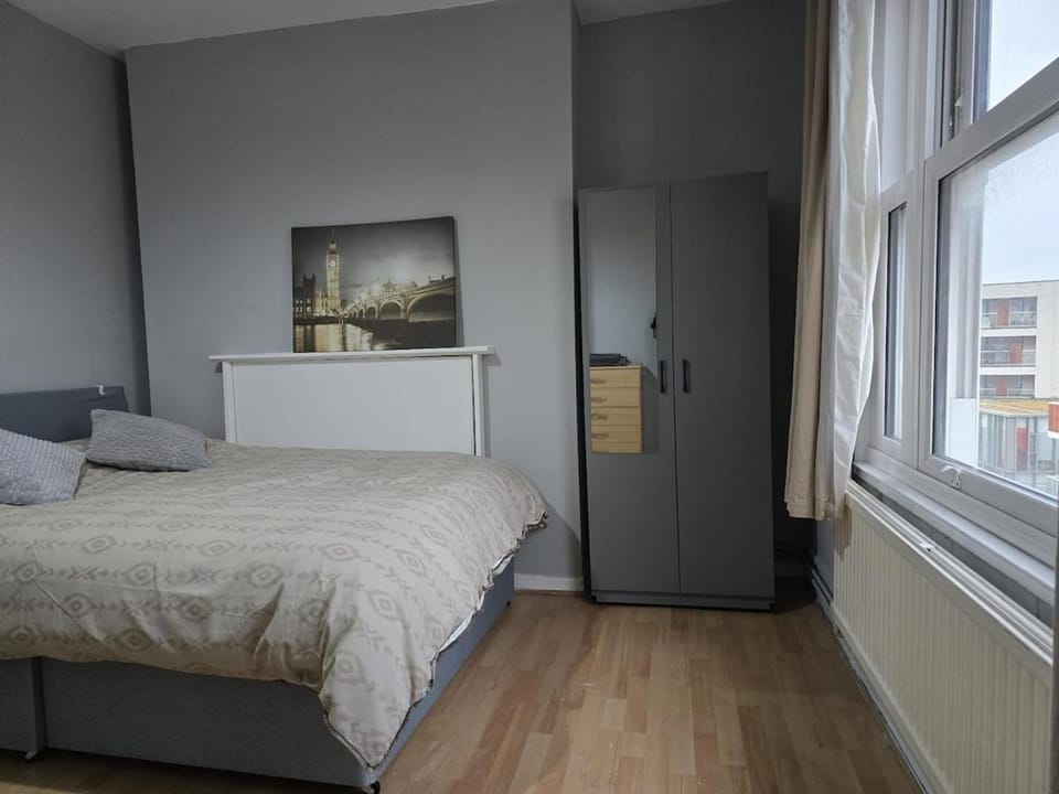 Bed, Photo of the whole room, Bedroom, wardrobe