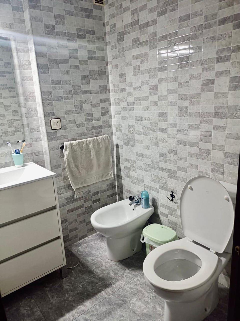 Toilet, Bathroom, bidet, towels