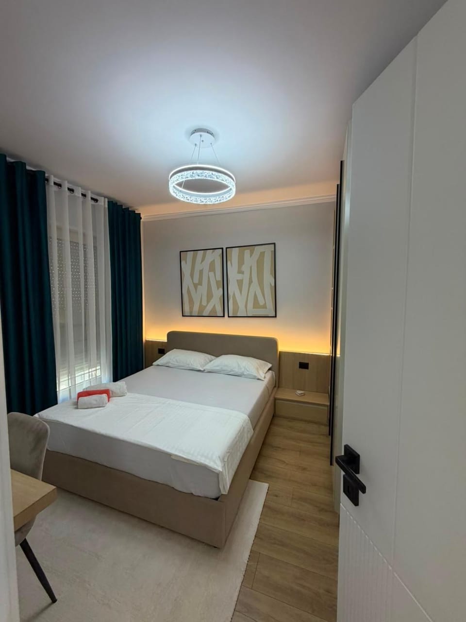 Bed, Photo of the whole room, Bedroom