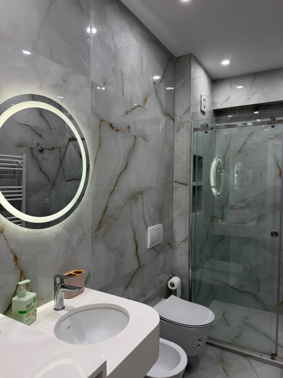 Shower, Toilet, Bathroom, towels
