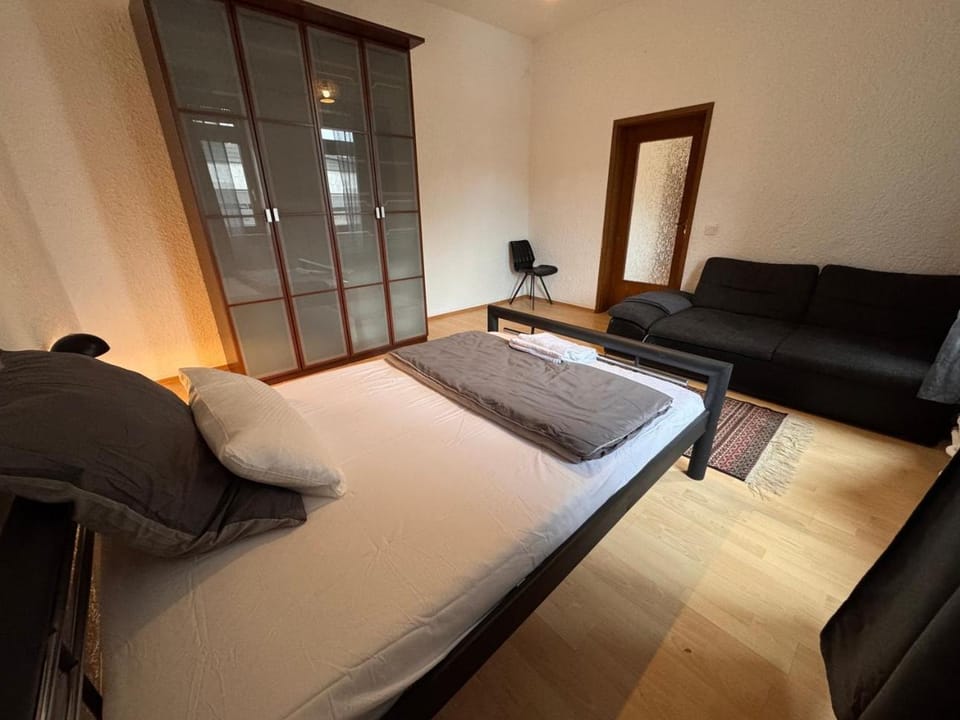 Bed, Living room, Photo of the whole room, Seating area, Bedroom