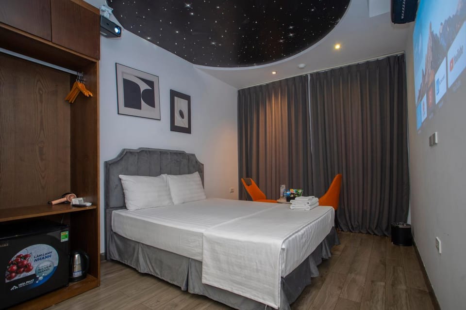 Bed, Photo of the whole room