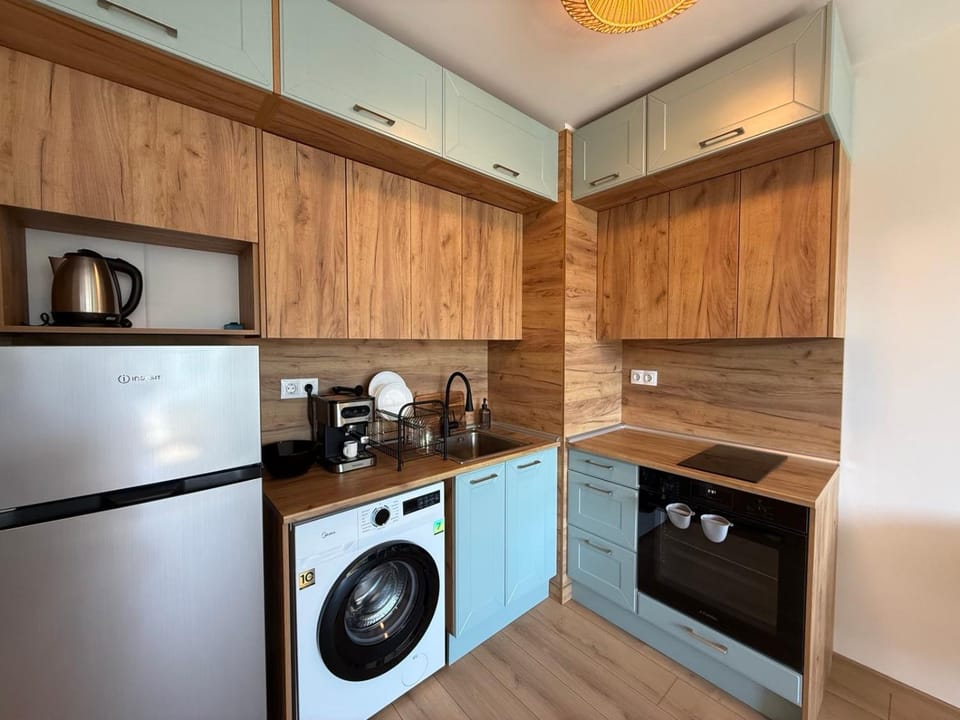 Coffee/tea facilities, Kitchen or kitchenette, oven, stove, washing machine