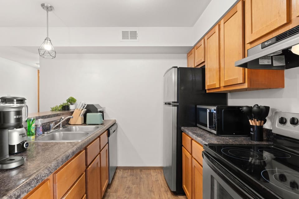 Coffee/tea facilities, Kitchen or kitchenette, dishwasher, minibar, oven, stove, toaster