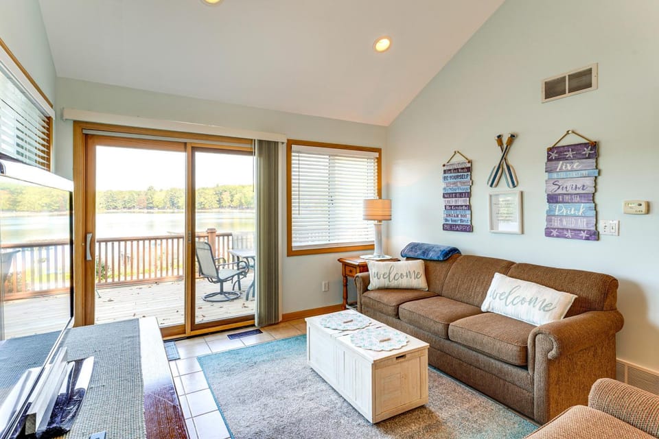 13 Mi to South Haven: Lakefront Retreat w/ Dock! House in Michigan