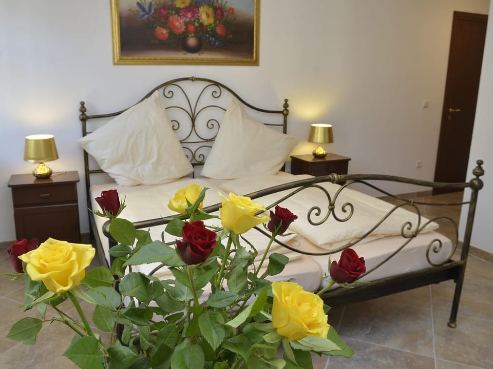 Bed, Photo of the whole room