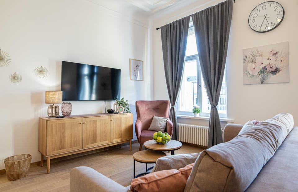 TV and multimedia, Living room, Seating area
