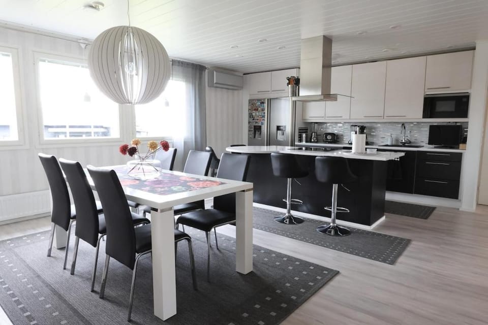 Kitchen or kitchenette, Seating area, Dining area, dishwasher, oven, toaster