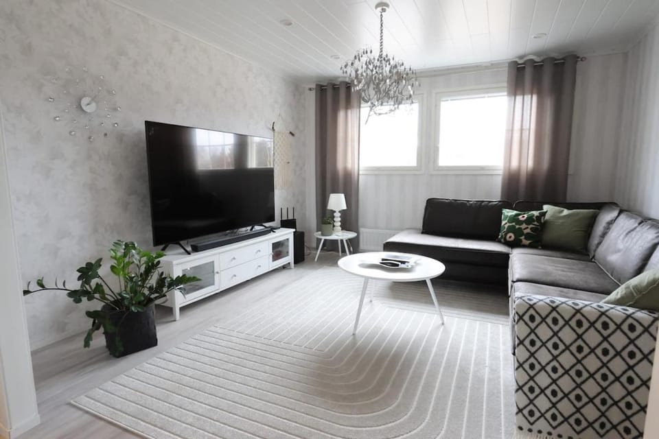 Communal lounge/ TV room, TV and multimedia, Living room, Seating area