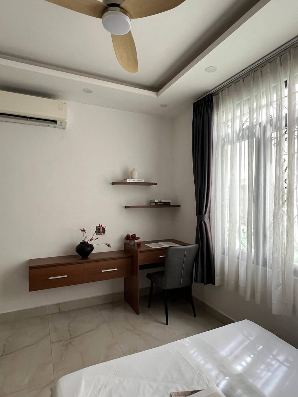 Bed, Photo of the whole room, Bedroom, hair dresser, air conditioner