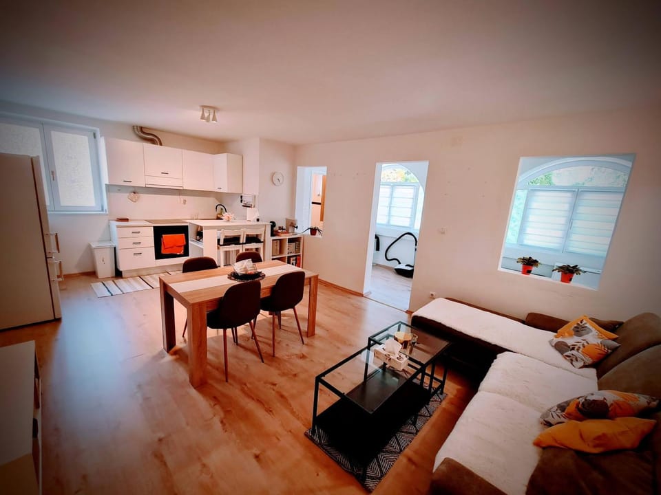 Kitchen or kitchenette, Living room, Seating area, Dining area