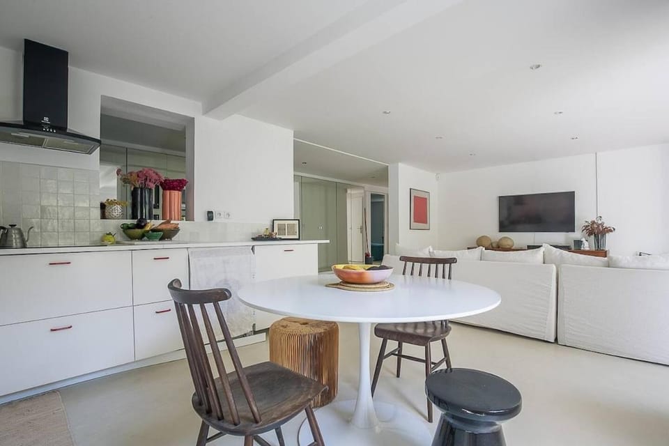 Kitchen or kitchenette, Seating area, Dining area, dishwasher, oven