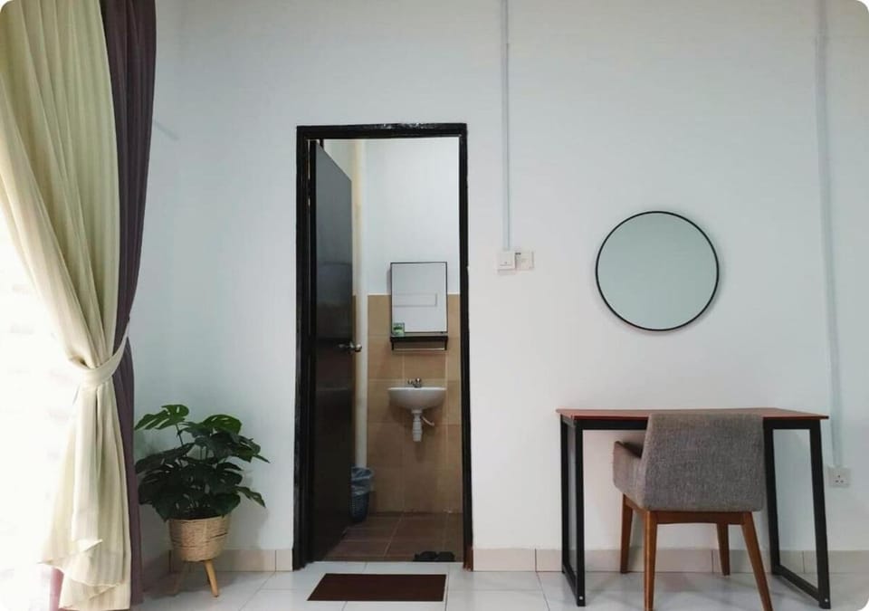 12pax Senai RestHome near Senai Airport House in Johor Bahru