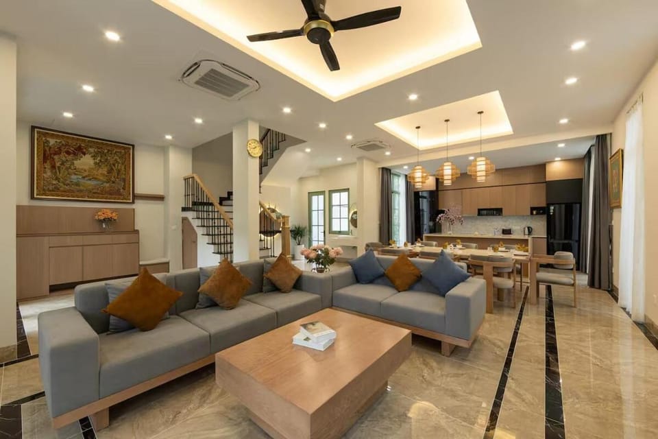 TV and multimedia, Living room, Seating area, Dining area, air conditioner