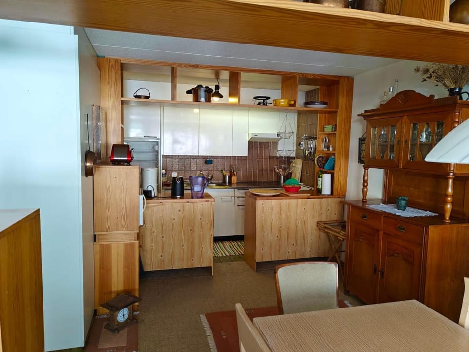 Coffee/tea facilities, Kitchen or kitchenette, Dining area