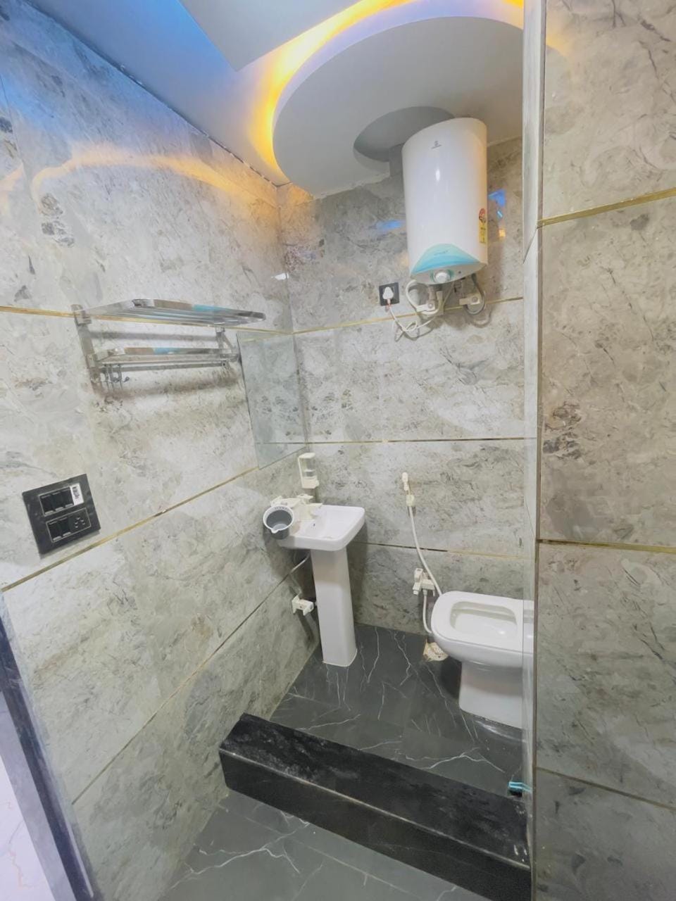 Radhika Cozy Studio Apartment Kitchen 2 Double Beds Apartment in Uttar Pradesh