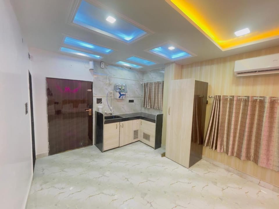 Radhika Cozy Studio Apartment Kitchen 2 Double Beds Apartment in Uttar Pradesh